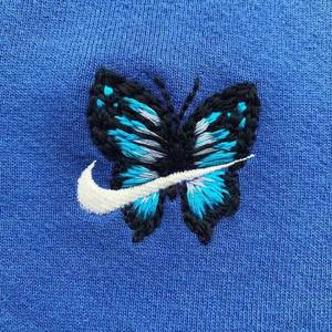 男生扣女生的臭逼
